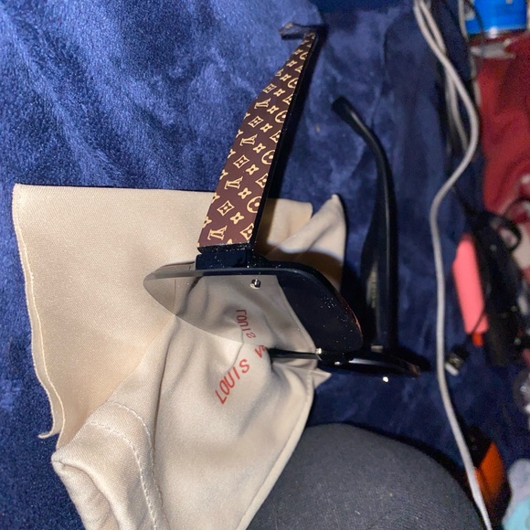 LOUIS VUITTON - Picture 3 of 6